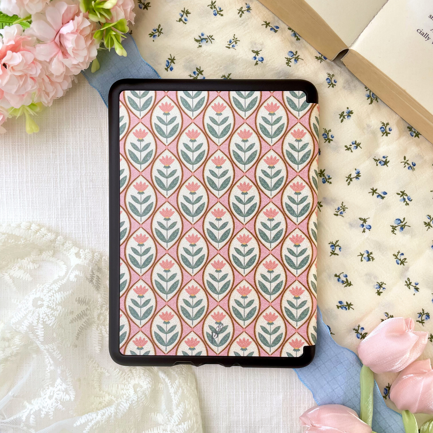 patterned in petal kindle case