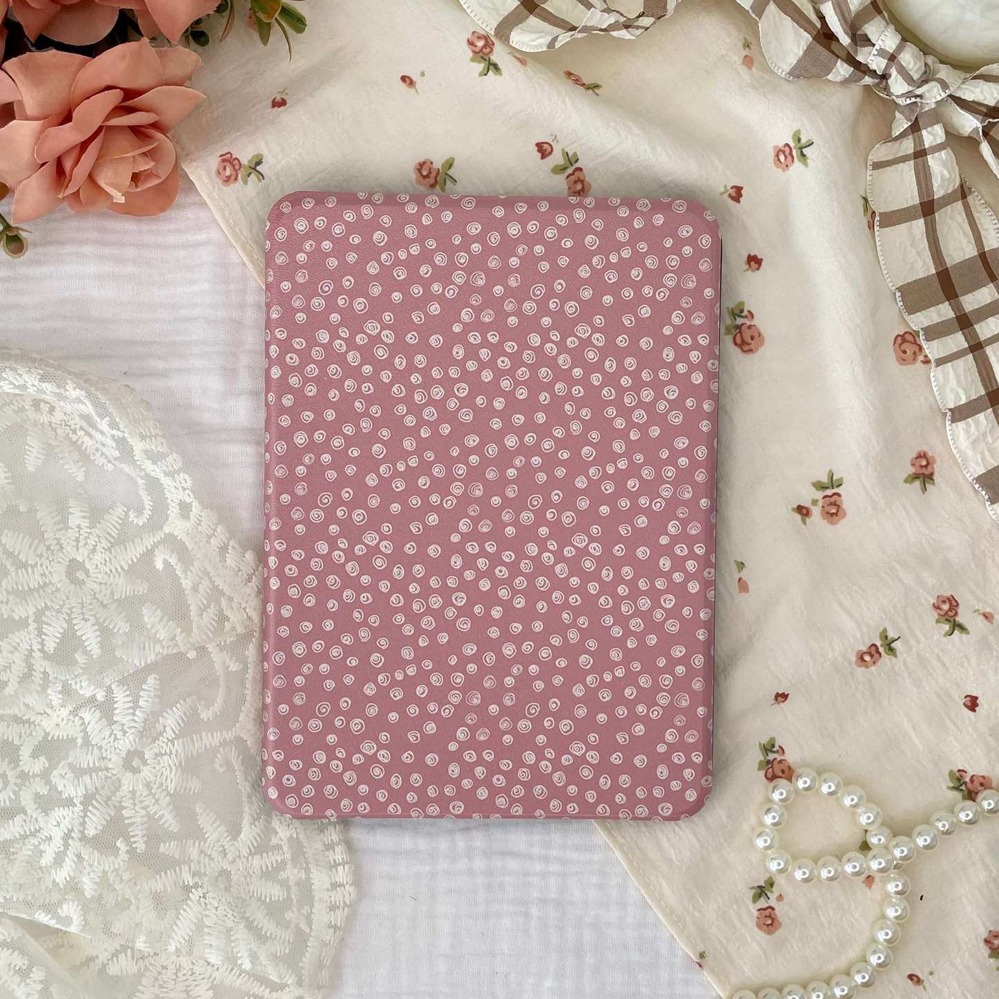 cream rosette kindle case