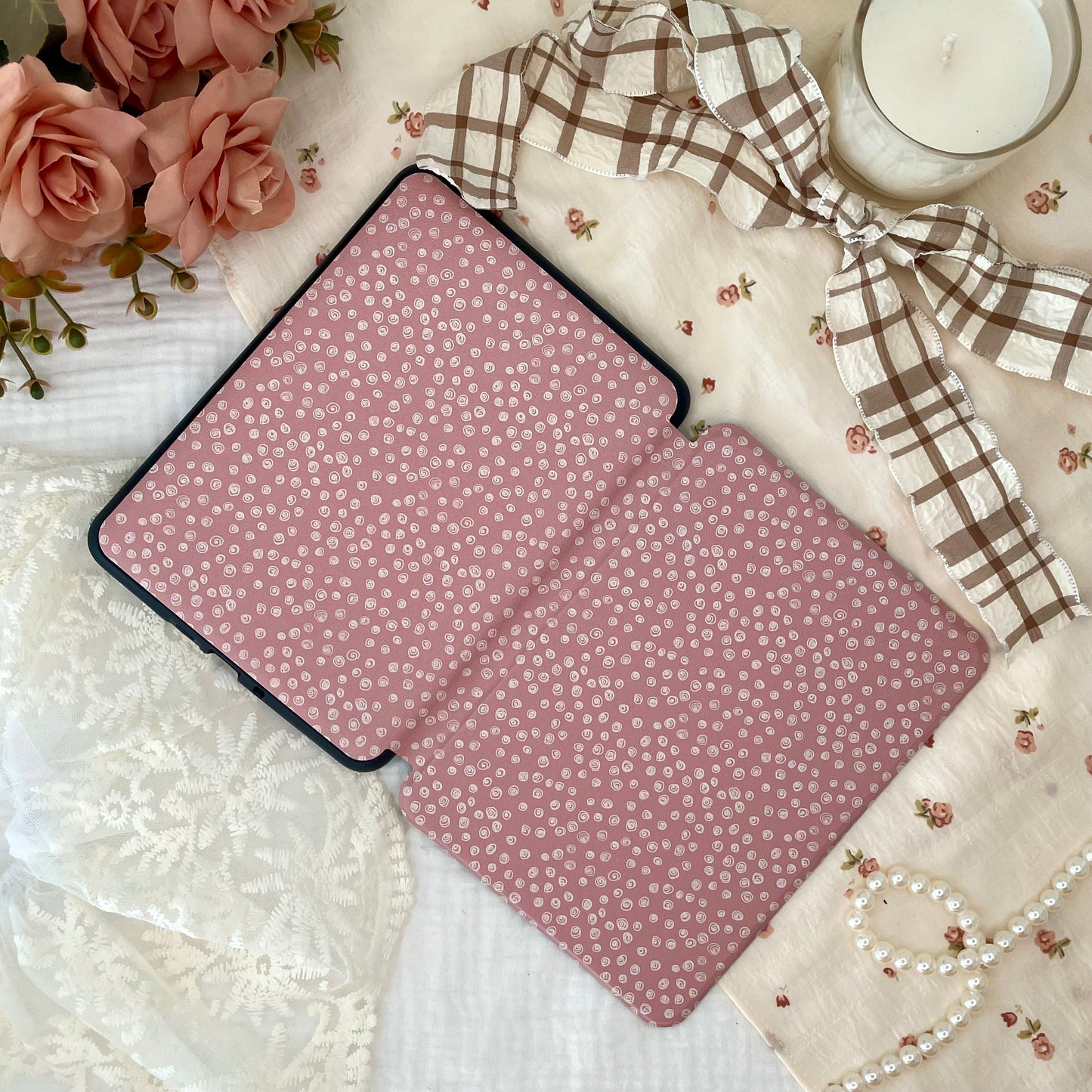 cream rosette kindle case